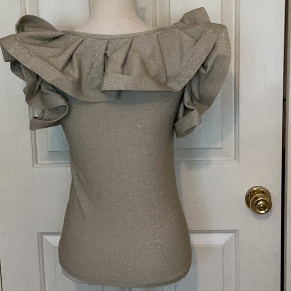 NWOT Gracia Silver Metallic Ruffled Shoulder Top - Picture 5 of 10